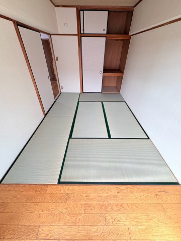 三宅ビルの居間写真