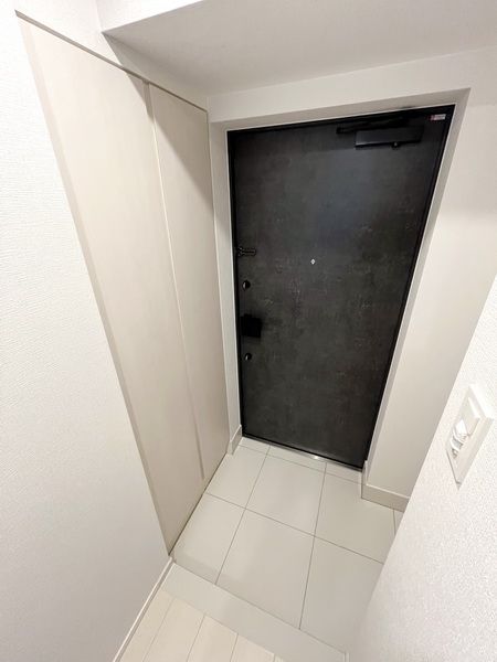 コンフォリア・リヴ根岸二丁目の玄関写真