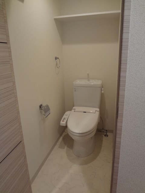 トイレ　違うお部屋の写真です。ご参考までに