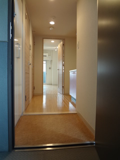 玄関　違うお部屋の写真です。ご参考までに