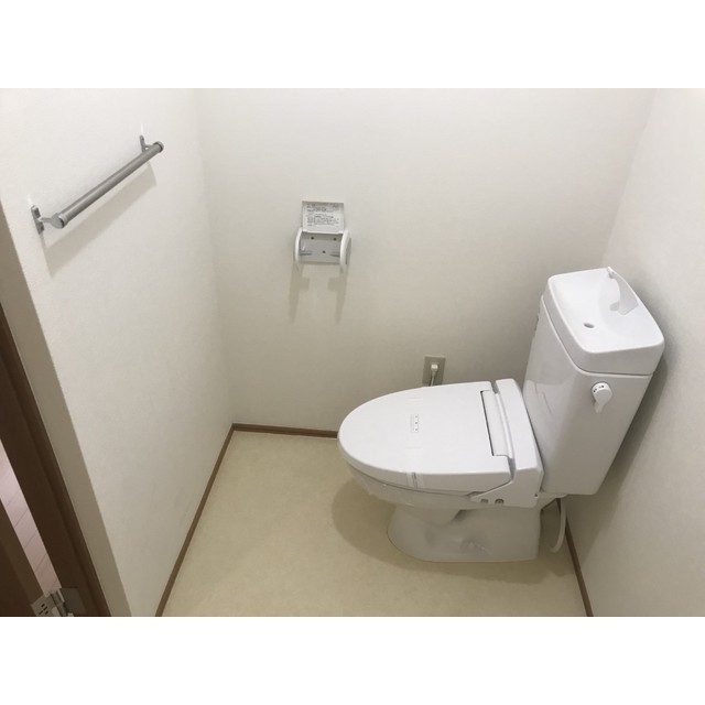 湘南新宿ライン高海 鴨宮駅 徒歩19分 2階建 築13年のトイレ写真