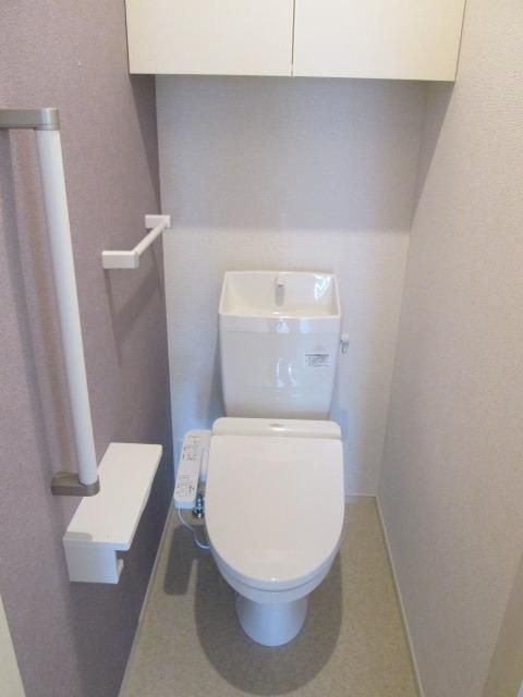 メゾンヌフファミーエIVのトイレ写真