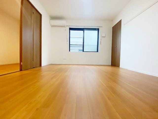 リーヴァ・タカサの居間写真