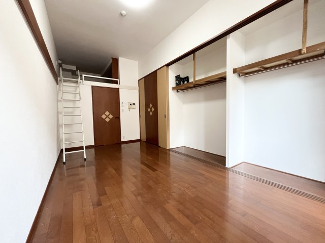 フォレステージュ江坂垂水町の居間写真