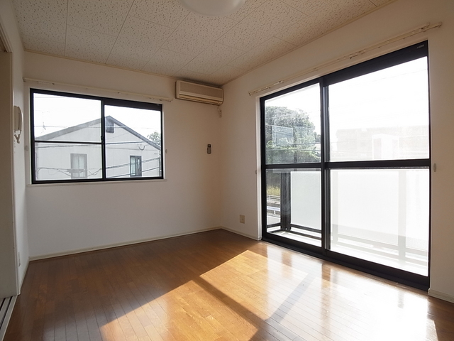 居室・リビング　角部屋で明るいです