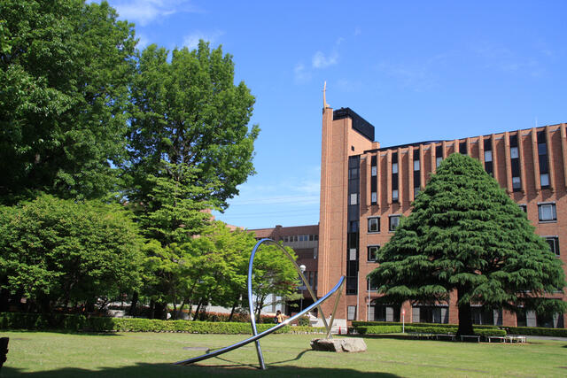大学・短大　私立白百合女子大学（大学・短大）まで1588m