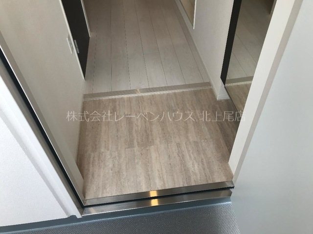 玄関　お部屋探しはレーベンハウス北上尾店まで！
