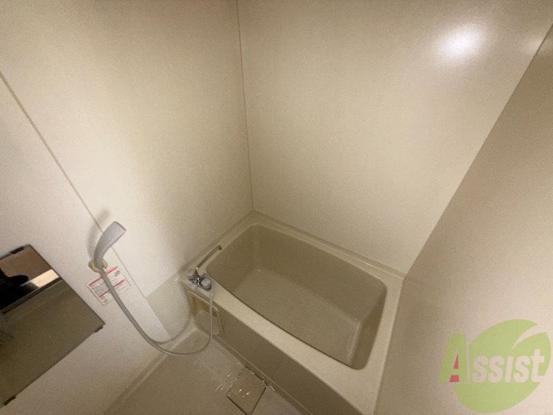 バス・シャワールーム　お風呂の写真です。シンプルで使いやすそうですね。