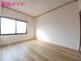 居室・リビング　同物件別部屋写真
