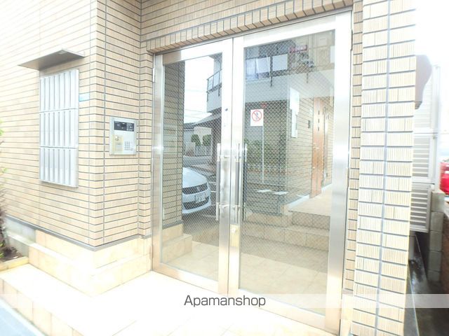 ＪＲ片町線 長尾駅 バス乗車時間：6分 最寄りバス停で下車 徒歩3分 3階建 築18年の外観写真