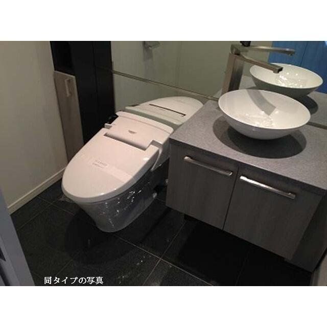 東京メトロ東西線 門前仲町駅 徒歩9分 13階建 築19年のトイレ写真
