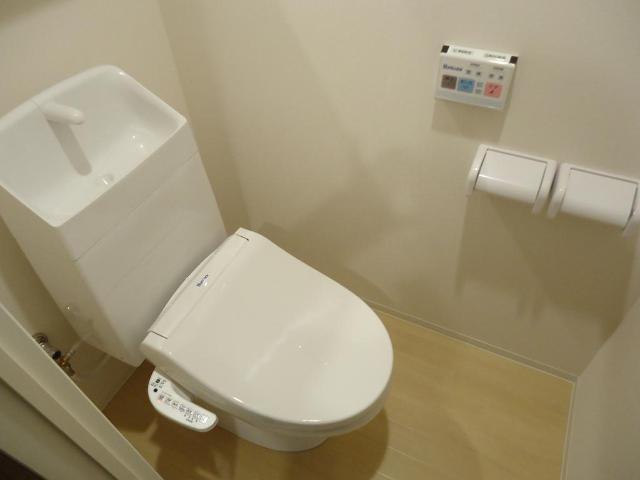 ＪＲ東海道本線 吹田駅 徒歩15分 3階建 築9年のトイレ写真