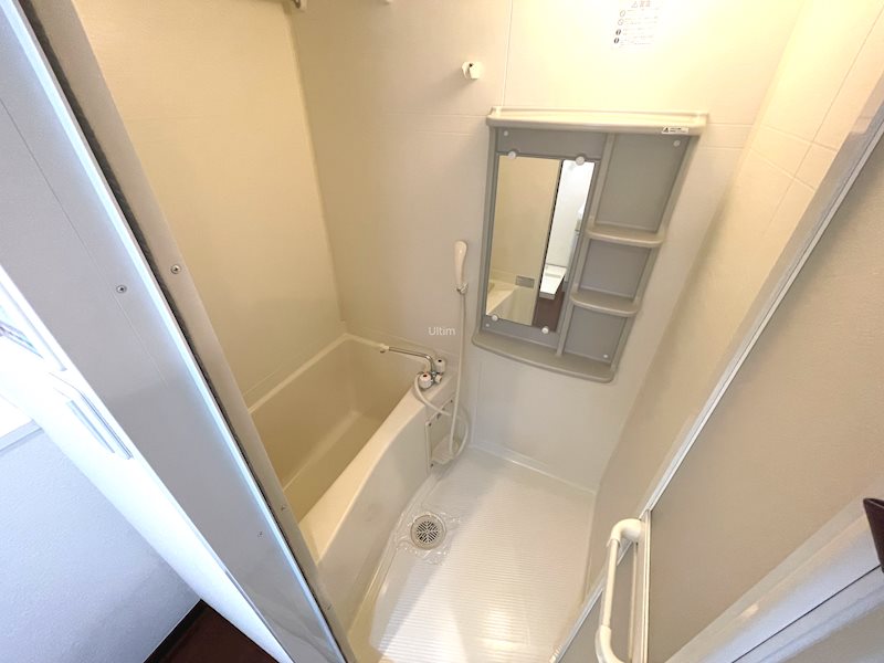 バス・シャワールーム　※同タイプの別部屋写真です。