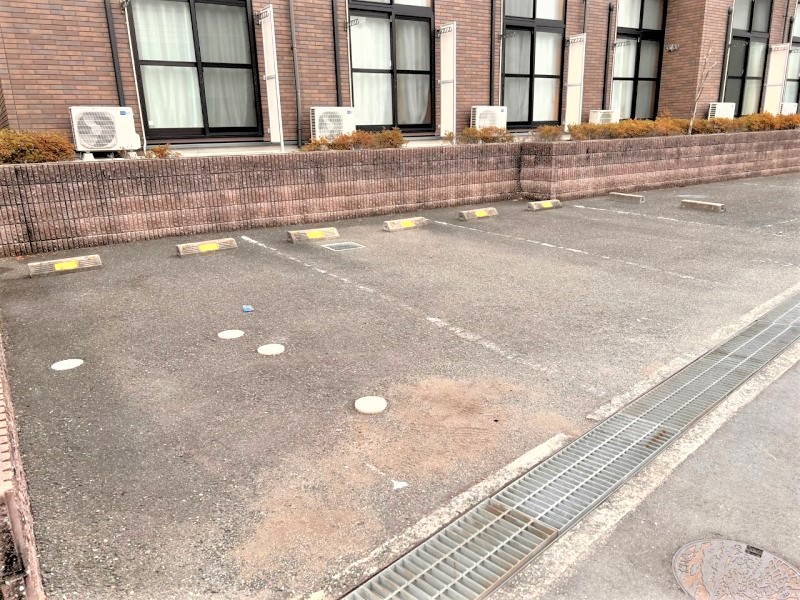 その他　駐車場は別料金となります。