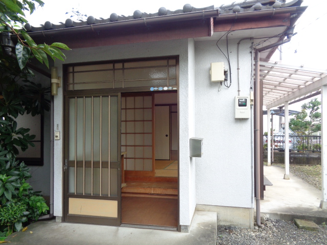 平岡様貸家の玄関写真