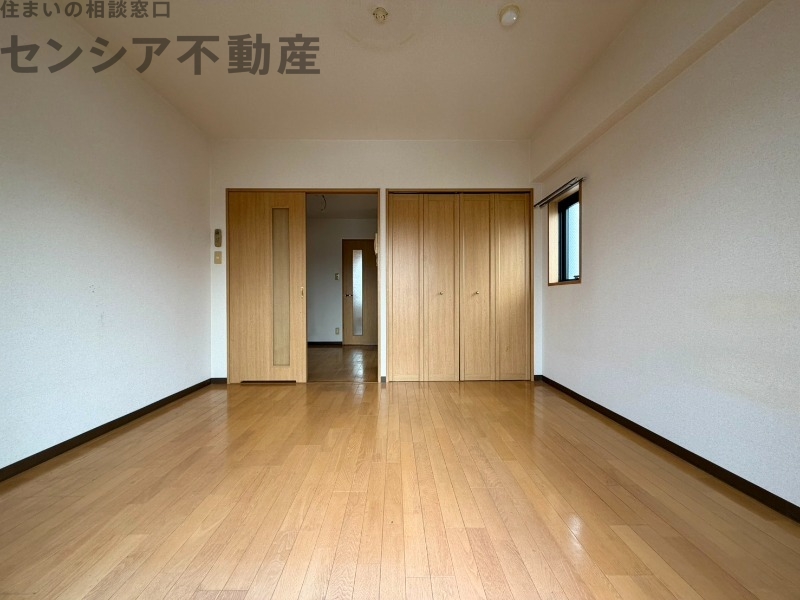 グランドールハタダビルディングIの居間写真