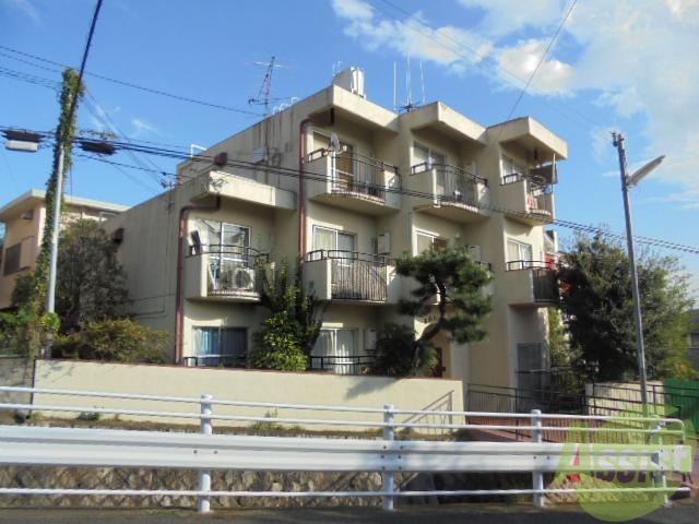 建物外観　こちらお入りください