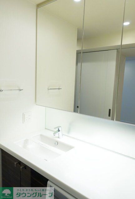 洗面設備　※写真は同タイプ住戸です。