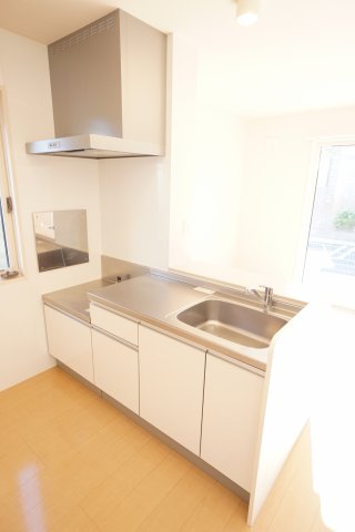 キッチン　※同物件・反転タイプの写真です。