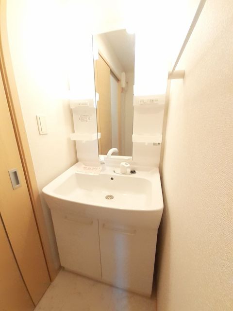 【ハウス　アイＢのトイレ】