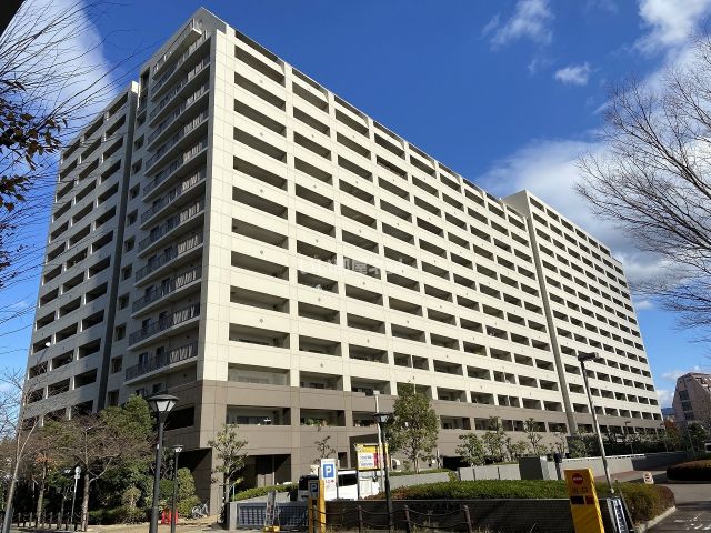 東大阪市荒本北のマンションの建物外観
