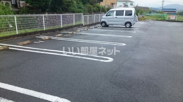 【橋本市菖蒲谷のアパートの駐車場】