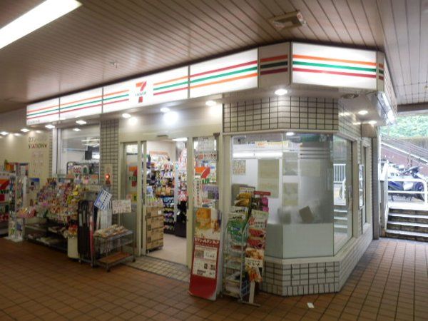 コンビニ　セブン-イレブン京急ＳＴ弘明寺店（コンビニ）まで451m