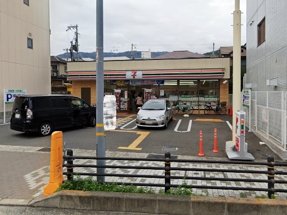 【神戸市東灘区甲南町のマンションのコンビニ】