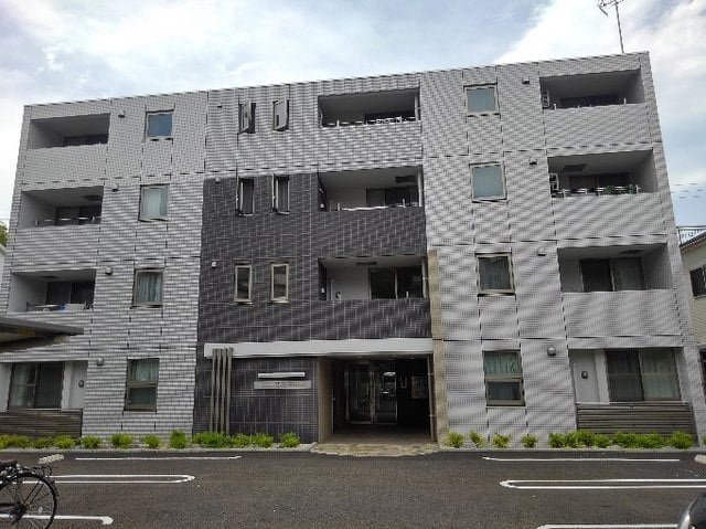 川崎市麻生区岡上のマンションの建物外観