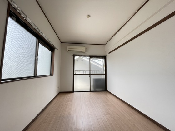 居室・リビング　※別部屋の写真です