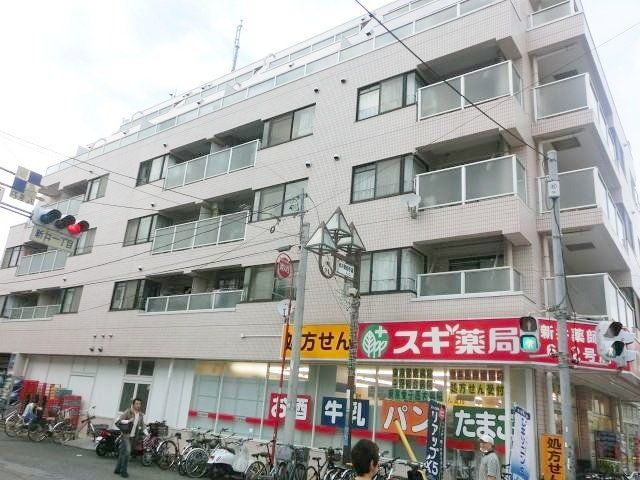 【中野区新井のマンションの建物外観】