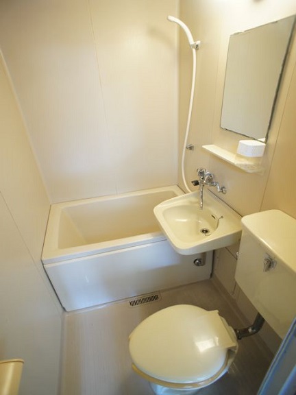 バス・シャワールーム　バストイレ共同です！