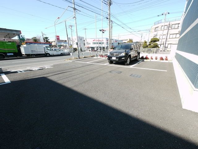 【桶川市末広のアパートの駐車場】