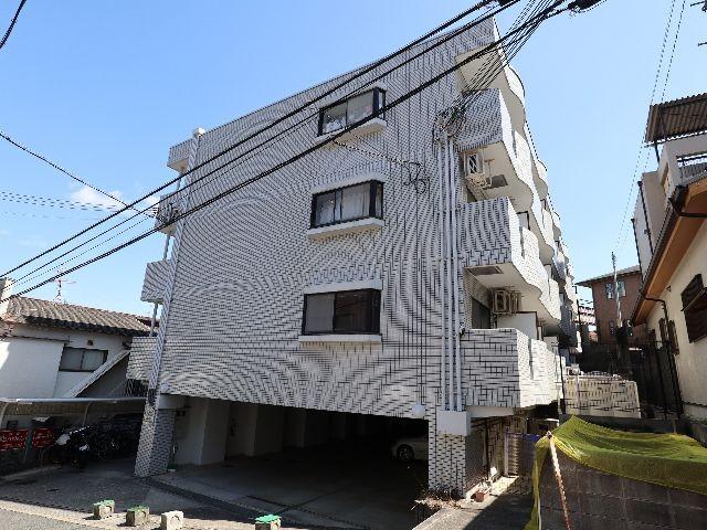 【生駒市山崎新町のマンションの建物外観】