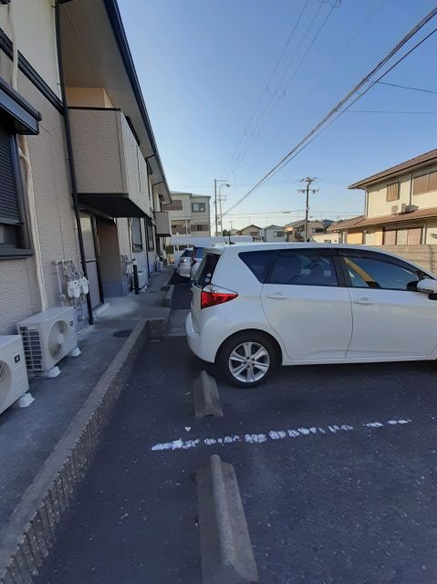 【トリヴァンベール松川の駐車場】