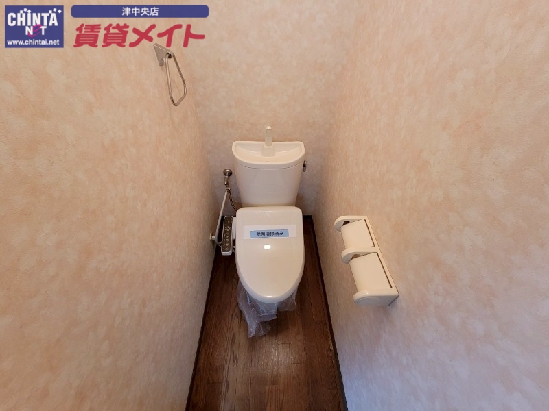 トイレ　同じ物件、別部屋の写真です