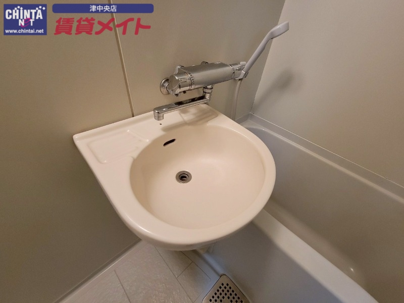 洗面設備　同じ物件、別部屋の写真です