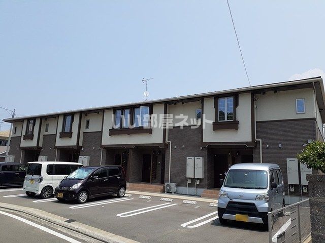 【松山市勝岡町のアパートの建物外観】