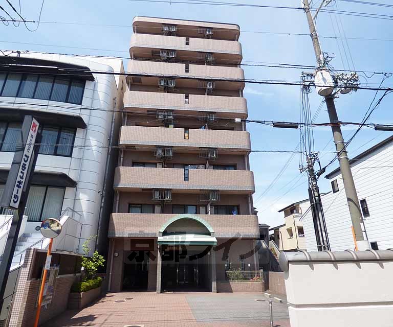 【京都市上京区伊勢殿構町のマンションの建物外観】