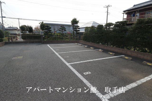 【レオパレスヴァンベールの駐車場】