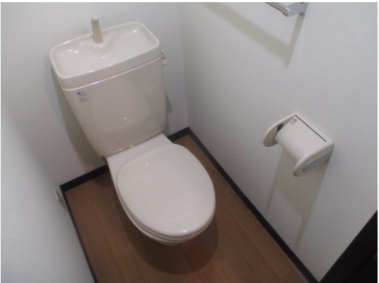 トイレ　別号室のお写真となります☆