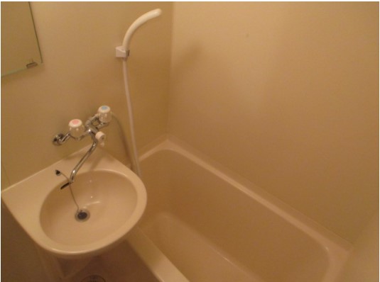 バス・シャワールーム　別号室のお写真となります☆