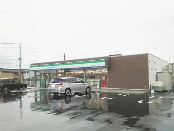 コンビニ　ファミリーマート　柏崎城塚店（コンビニ）まで210m