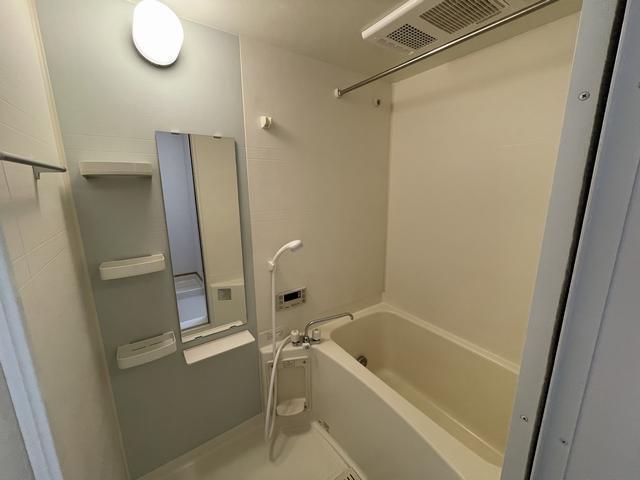 バス・シャワールーム　清潔感のある浴室です。