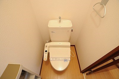 トイレ　温水洗浄便座付トイレ