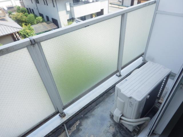 バルコニー　開放的で明るい空間を演出してくれるバルコニーです