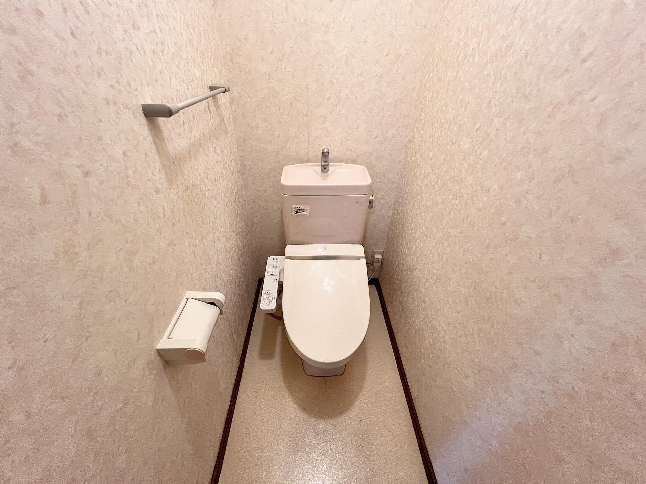 トイレ　快適な温水洗浄便座付き