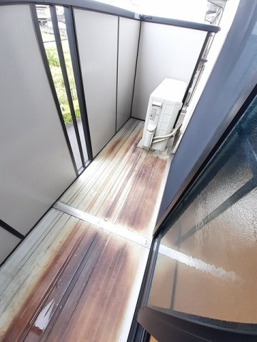 バルコニー　外からの目が気にならないバルコニーで洗濯物が干せます