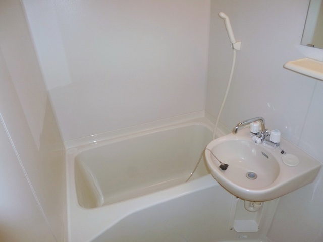 バス・シャワールーム　バス・トイレ別です。