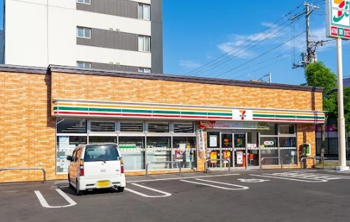 コンビニ　セブンイレブン札幌南平岸店（コンビニ）まで324m